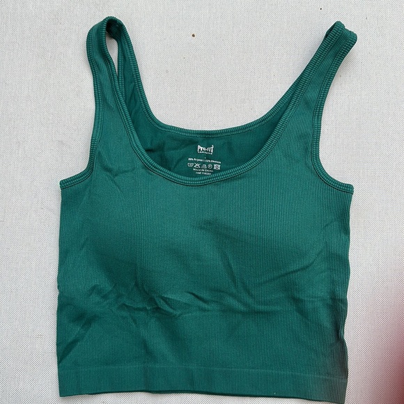 Basic top with padding included - Picture 6 of 6